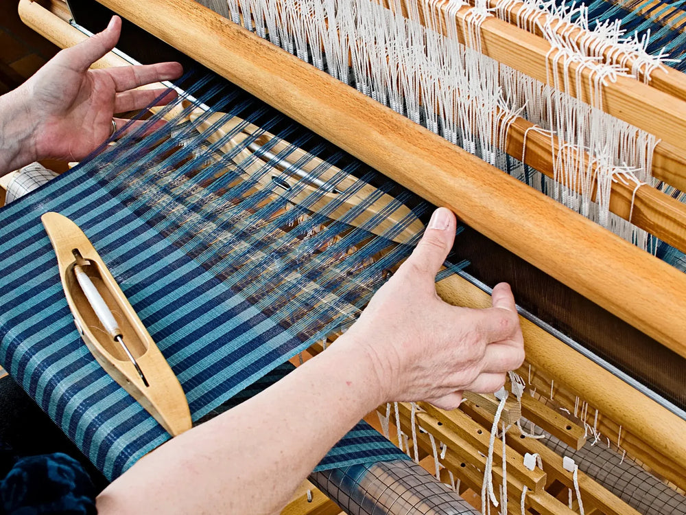 Weaving on a loom with Texsolv heddles